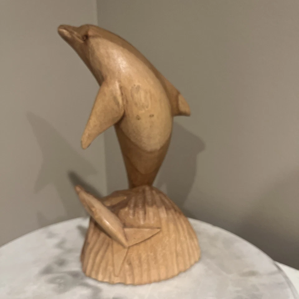 Exhibición de escultura de coral tallada en madera de delfín decoración de arte tallada a mano vida marina Foto 3 de 4