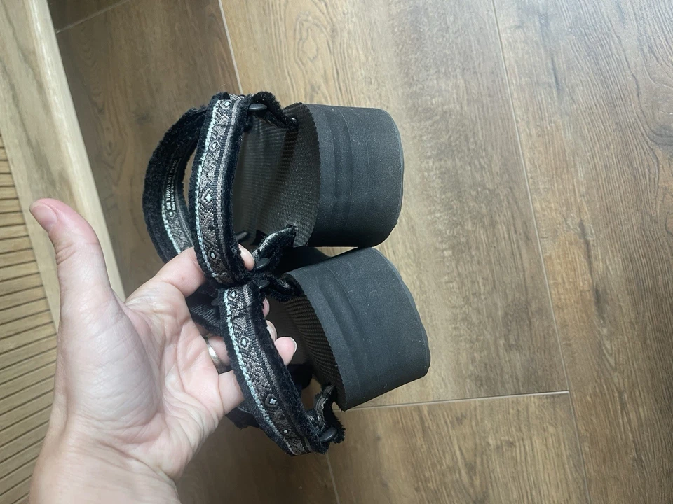 Sandálias femininas Teva plataforma universal 1108053 tamanho 11 preta plataforma Maressa - Imagem 4 de 4