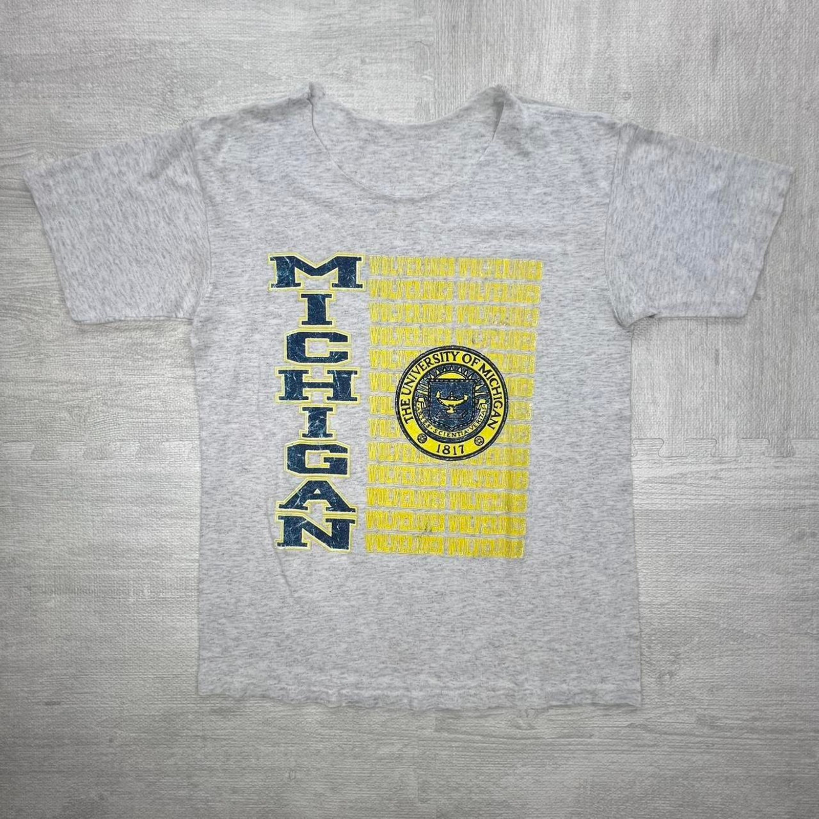 Vintage 90s Michigan Wolverines T-Shirt Tee Size: M Grey Yellow NCAA College
