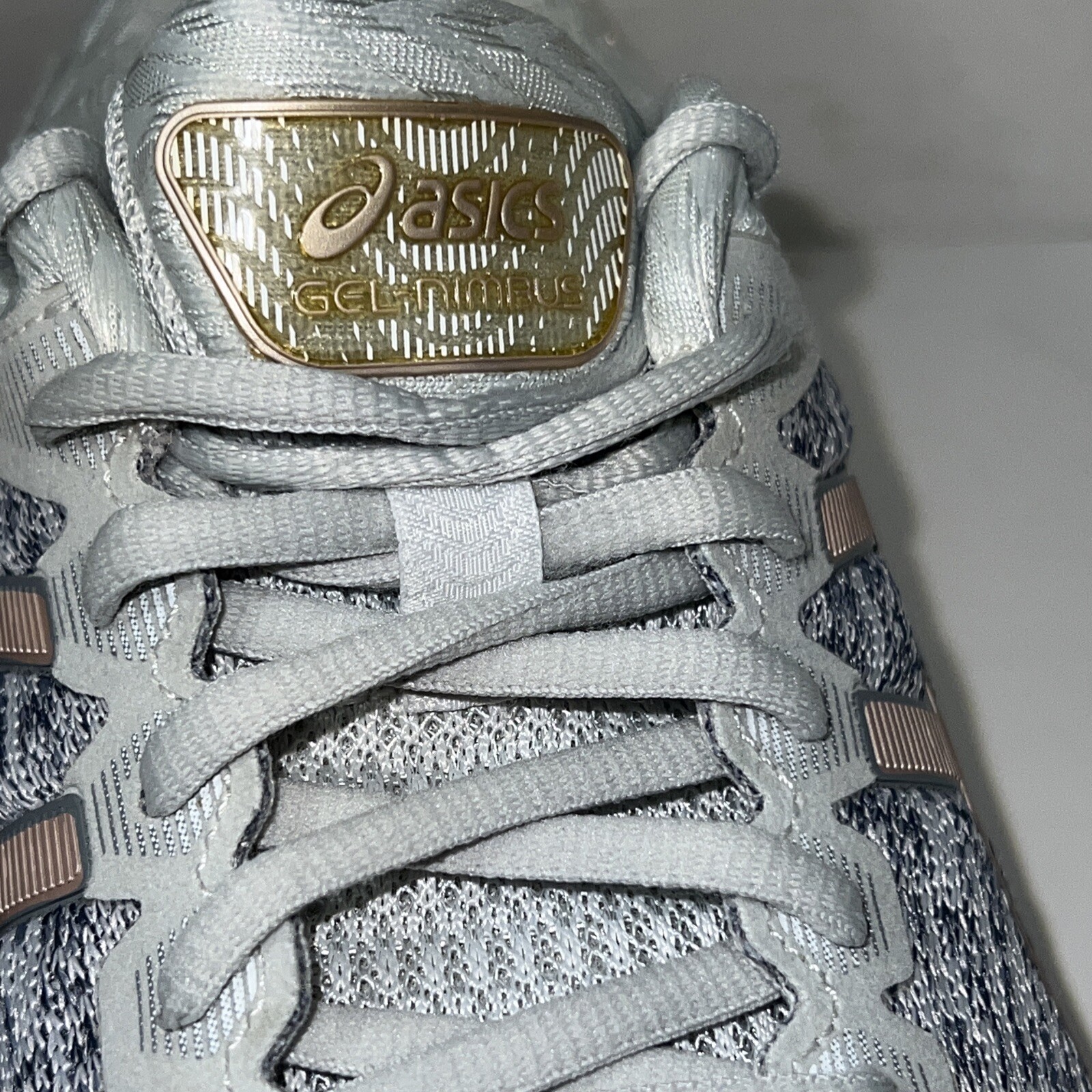 ASICS Womens Gel Nimbus 22 Gray White Gold Sz 10 Running Shoe Comfort