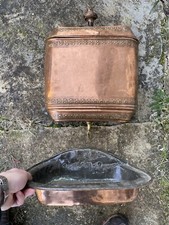 Ancienne fontaine Cuve a Eau en Cuivre martelé. Motif floral 1900 XIXe?