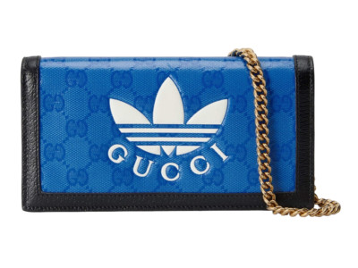 【GUCCI 】GGSupreme Pomme Apple Print Chain Wallet Crossbody NWT GUCCI 476050 Gg Supreme Card Case with Crystal Cherries