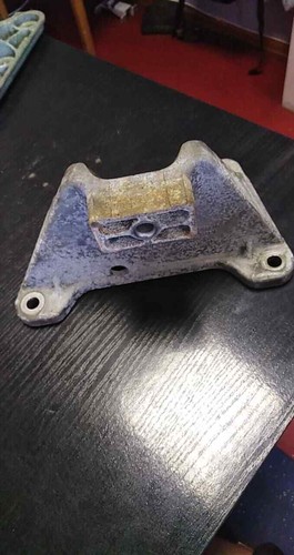 BMW 5 (E60, E61) Getriebehalter 6761107