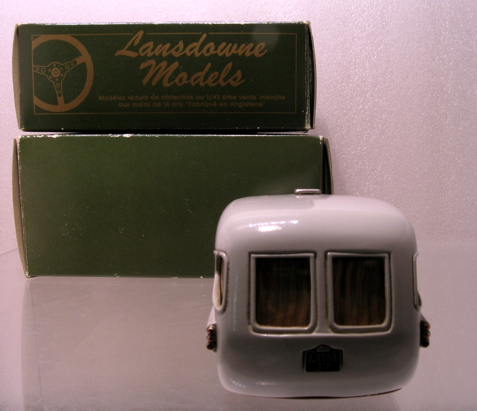 Foto 8 van LANSDOWNE MODELS  SET LDM 12X+17X  AUSTIN A 105 WESTMINSTER + WILLERBY CARAVAN.