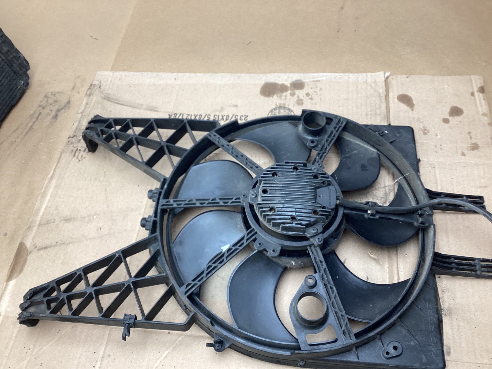 McLaren 650S 2016 Rear Left Engine Motor Radiator Fan Shroud Assembly 15 -17 :Y