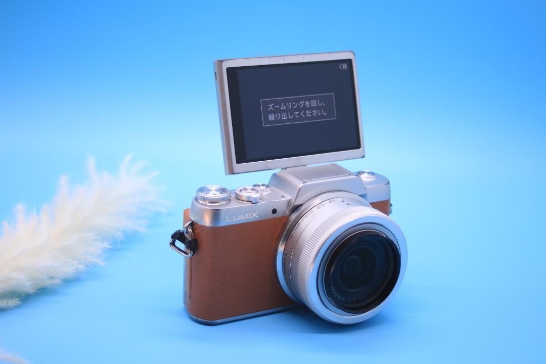 READ [Exc+5] Panasonic DMC-GF7 LUMIX Camera Body 12-32mm