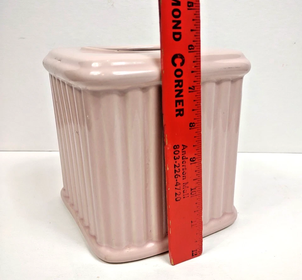 Cubierta de caja de pañuelos de cerámica acanalada rosa vintage años 90 Art Deco cuadrada pesada Foto 3 de 4