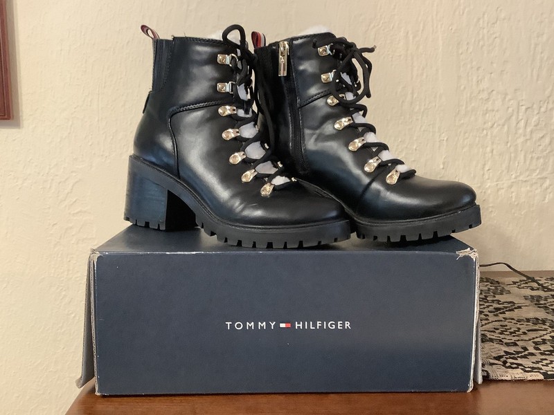 Tommy Hilfiger Lamere2 Black Lace Up Block Heel Combat Boots Women’s Sz 6M