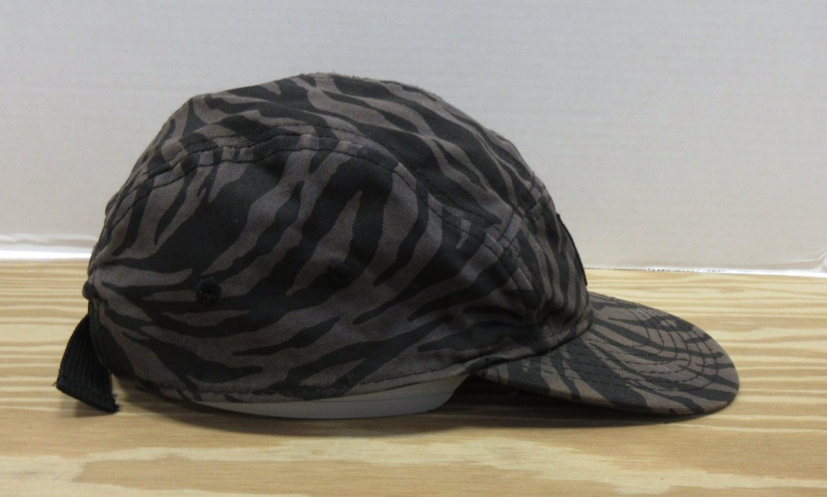Nike Hat Cap Men Strapback Black SB 5 Panel Camp Cap Zebra  display picture 2