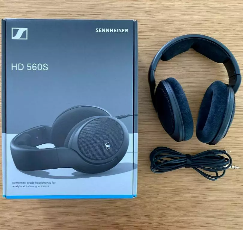 Sennheiser HD 560 S Over-The-Ear Audiophile Headphones 560S (Open box)  649661943662