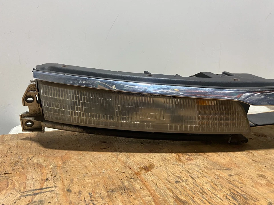 1993 to 1996 Lincoln Mark VIII Front Headlight Header O7262 - Image 3 of 4