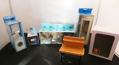 5 Vntg. Town Square Miniatures Dollhouse Furniture Wash/Dryer, Shower, Tables