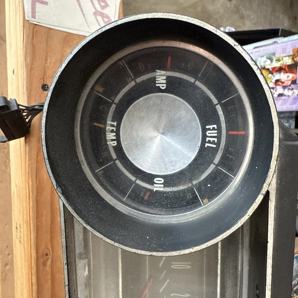 Chevy Impala 1965 velocímetro carcasa calibre tablero bisel moldura gasolina Foto 2 de 4