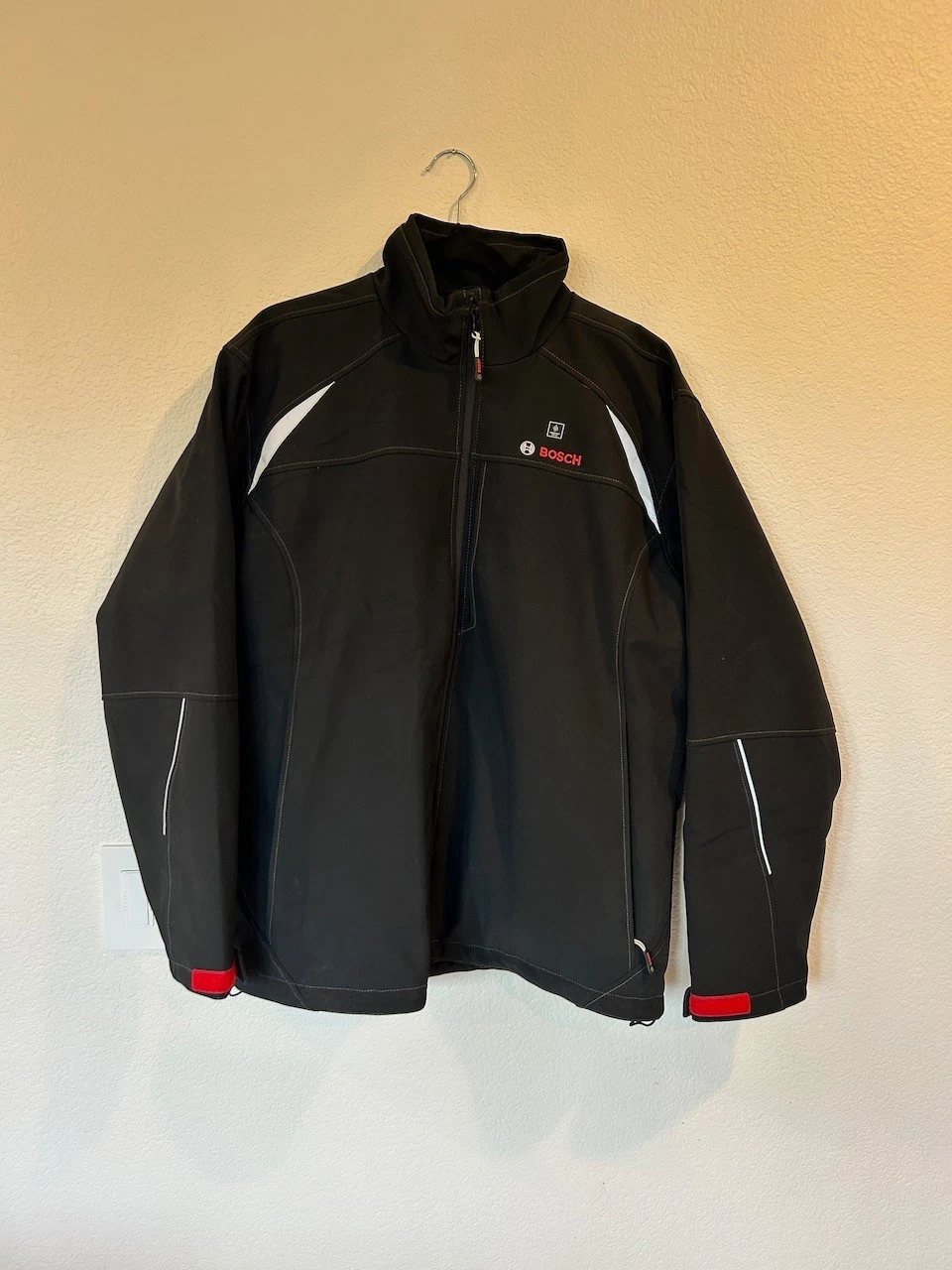 Bosch PSJ120L Heated Jacket Large Unisex Black
Opens in a new window or tab