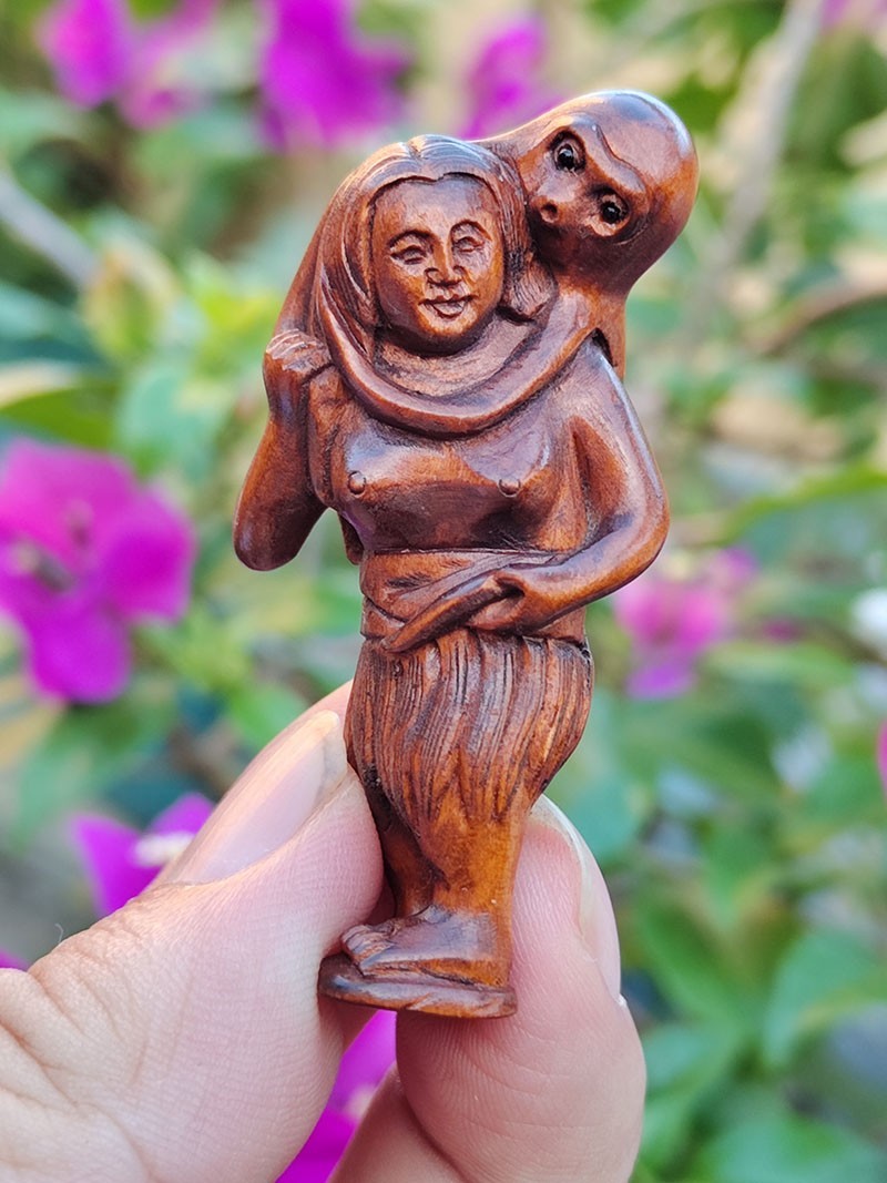 Y8967 - 2" Hand Carved Boxwood Netsuke Figurine - Girl and Octopus