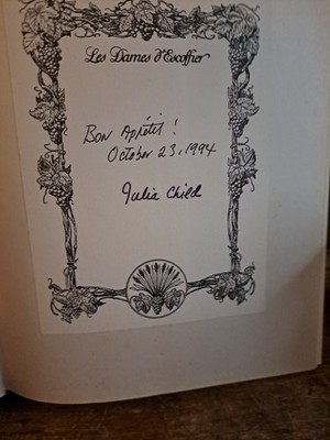 Flat SIGNED Julia Child's Menu Cookbook - 1991 Wings Books 2nd Print HC DJ Fine