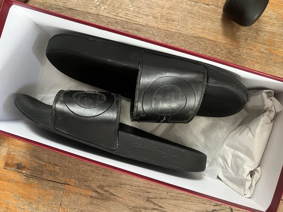 Salvatore Ferragamo Groove 5 Signature Logo Slides Talla Para Mujer 9 (NUEVO) Foto 3 de 4