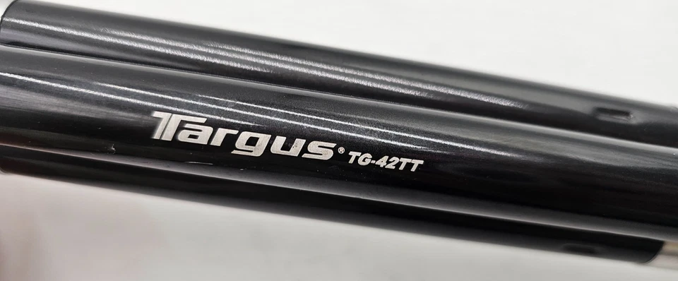 Targus Portable Tripod TG-42TT Extends 11" to 42” Desk/Travel Lightweight Black - Image 3 of 3