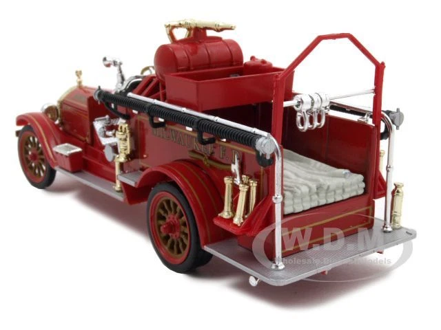1921 AMERICAN LAFRANCE FIRE PUMPER ENGINE 1/32 DIECAST BY SIGNATURE MODELS 32371 - Image 2 of 4