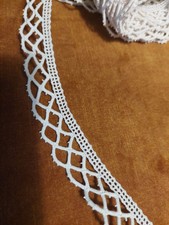 Dentelle aux fuseaux ancienne