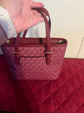 Michael Kors Signature MK Logo Zip Tote Burgu...
