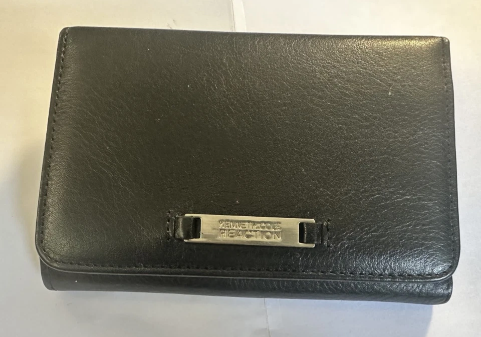 Kenneth Cole Reaction Blk Lady's Tri Fold Leather Wallet/Organizer with zipper - Image 2 of 4