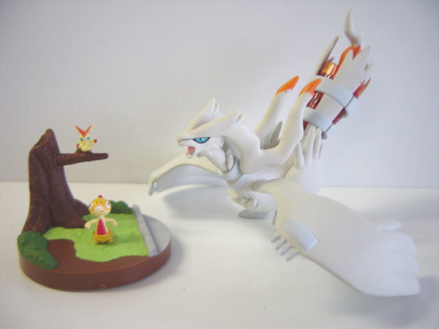 DXソフビフィギュア Victini & Zekrom セット Rittai Pokemon Zukan Mini Figure White Victini and Zekrom Complete