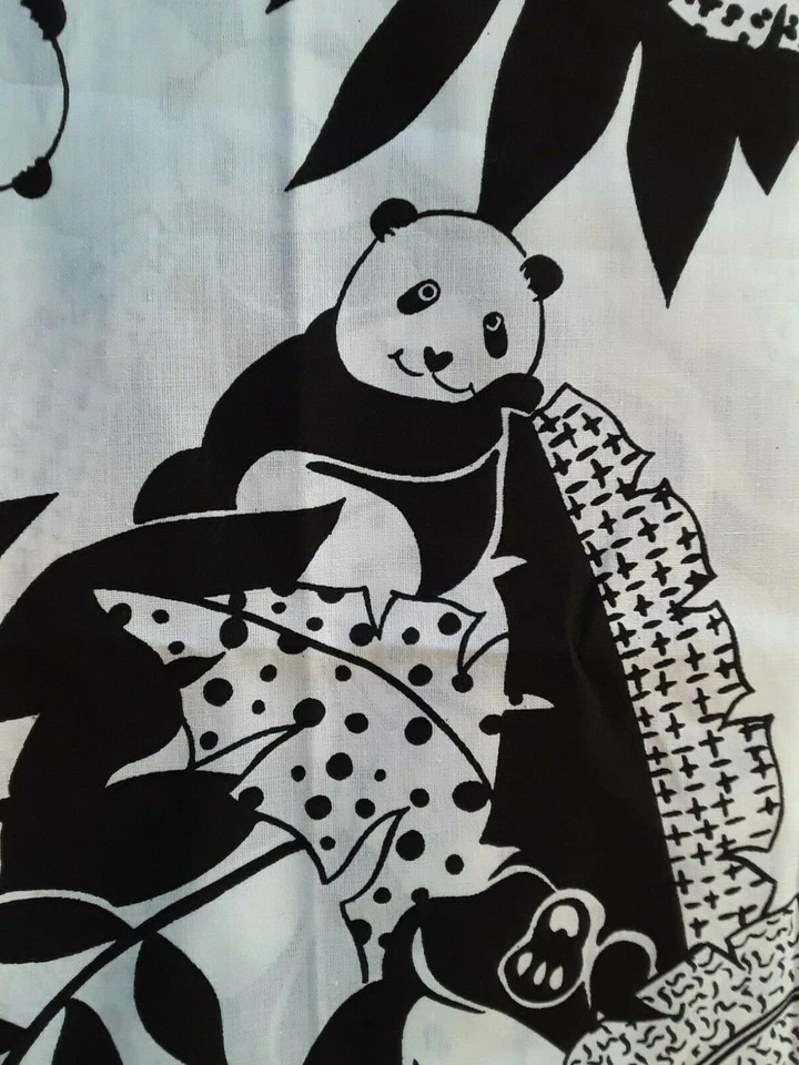 Lindo Oso Panda Textiles Llama Blanco y Negro Tela de Algodón 60" x 2 Yardas Gráfico Foto 4 de 4