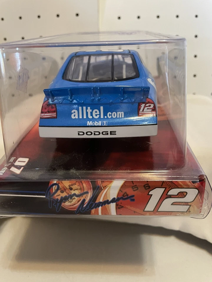 Winner’s Circle 1:24 Ryan Newman Die Cast Sport & Touring Cars 2007 39.00 - Imagem 3 de 3