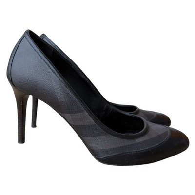Burberry Grey Black Nova Check Pump Womens 39/9 Canvas Leather 3.5  Heel Classic