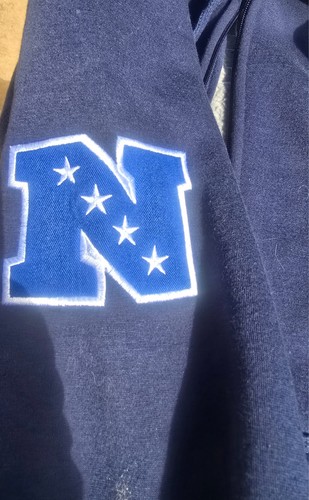 NFL Dallas Cowboys Zip up Hoodie with Shepra lining. Meduim. New w/out tangs.