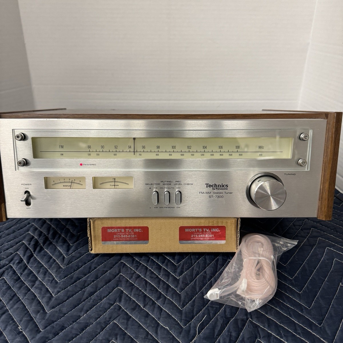 TECHNICS ST-7300 VINTAGE ANALOG AM/FM STEREO TUNER