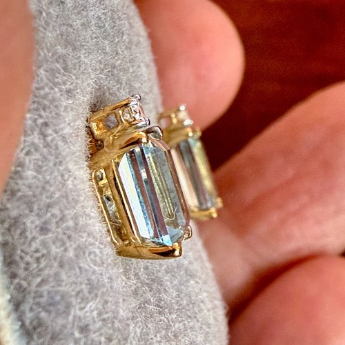 Natural Aquamarine 7x5 with Diamond .02TW 14k Yellow Gold 1.5gm post Earrings - Picture 6 of 8