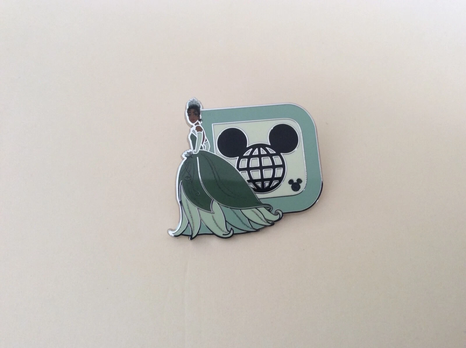 2025 Walt Disney World Pin Hidden Mickey Retro Logo D Tiana