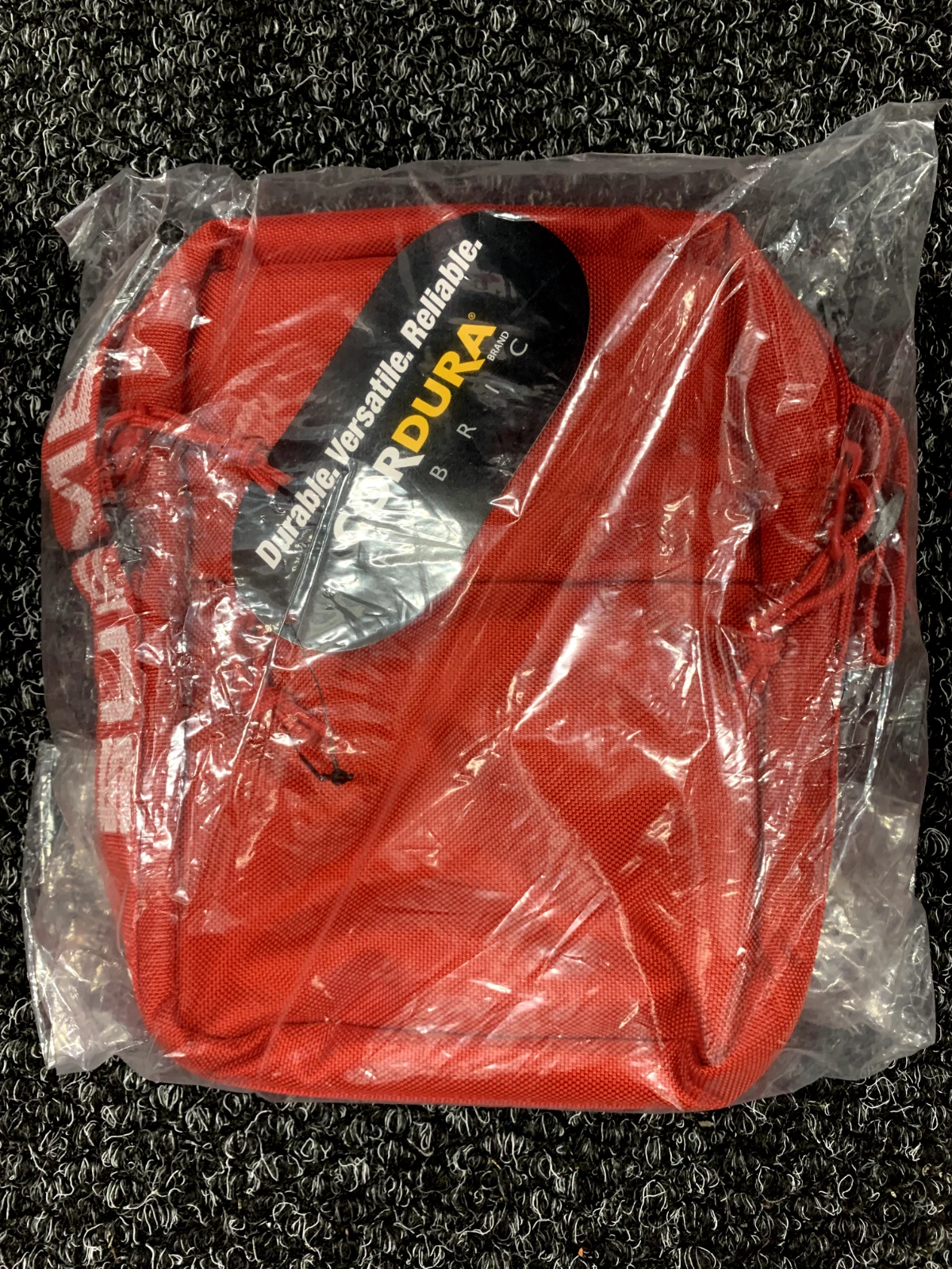 Sac bandoulière Supreme SS18 en nylon rouge NEUF taille unique