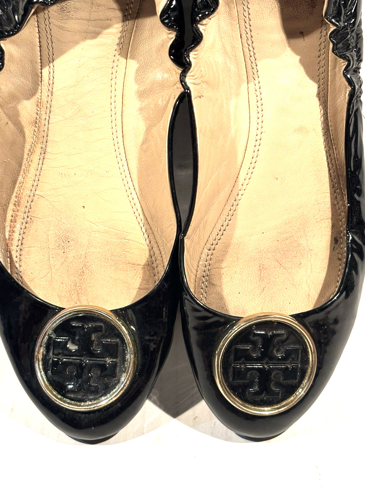 Tory Burch Ballet Flats Size 8.5 Womens Patent Leather Black Gold Logo thumbnail 2