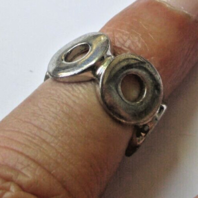 Bijou bague créateur fantaisie jonc étoile détails strass taille