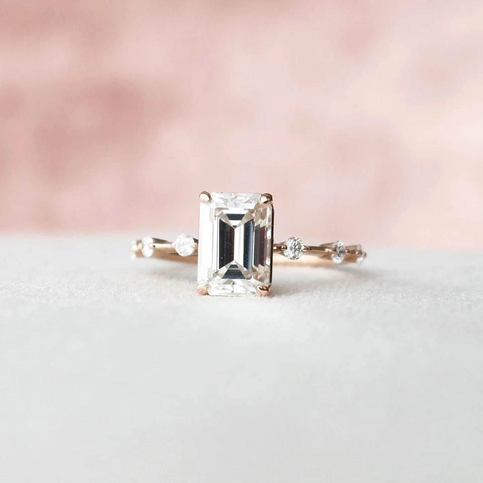 Anillo de boda de diamantes cultivados en laboratorio con certificación IGI de 1,50 quilates corte esmeralda oro rosa de 14 quilates Foto 4 de 4