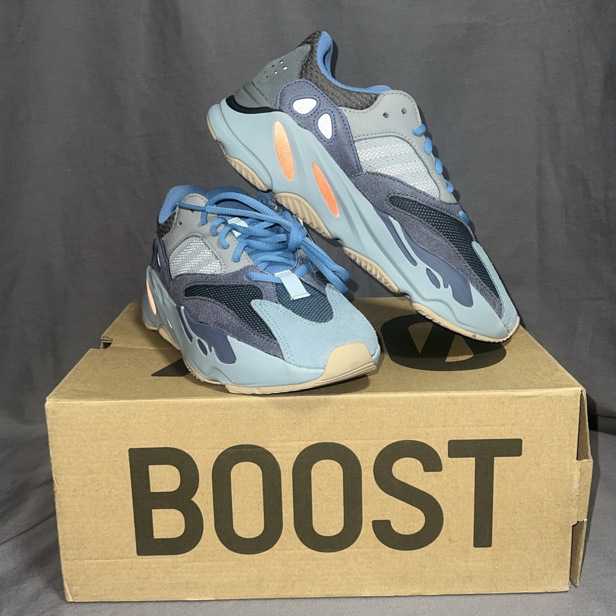 yeezy 700 carblu