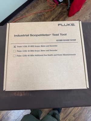 Fluke 123B Industrial ScopeMeter 20 MHz Digital Handheld Oscilloscope ,