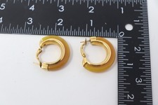 VTG CROWN TRIFARI LUCITE EARRINGS Clip On Gold Tone Butterscotch Caramel Hoops