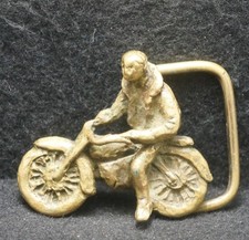XB27135 COOL VINTAGE 1977  PERSON RIDING MOTORCYCLE  MOTOR VEHICLE BELT BUCKLE
