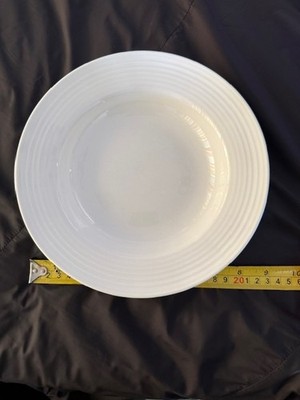 5 Maxwell Williams White basics 9'' soup bowls - first quality porcelain