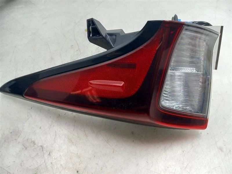 LUZ TRASERA MONTADA EN CUARTO LADO PASAJERO TOYOTA PRIUS 19-22 Foto 2 de 4