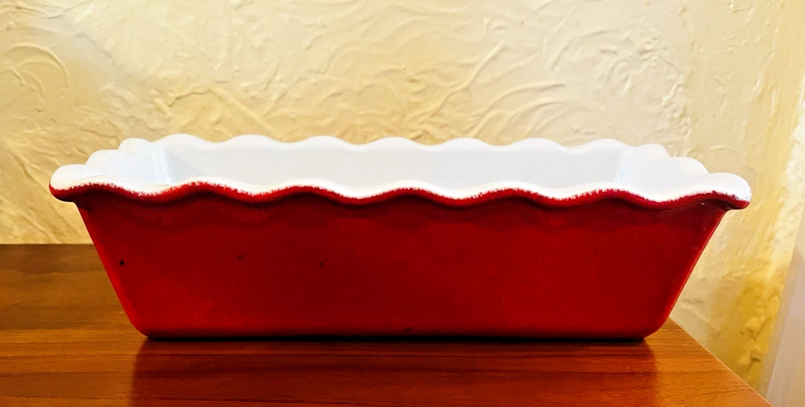 Emile Henry Ruffled Red Loaf Pan Baking Dish 12 ” x 5.5” x 3.5” Stoneware #6163
Opens in a new windo