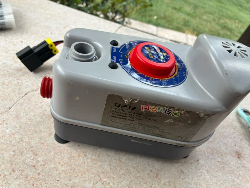 Bravo Electric Automatic Boat Inflator/Deflator 12V Air Compressor Tested