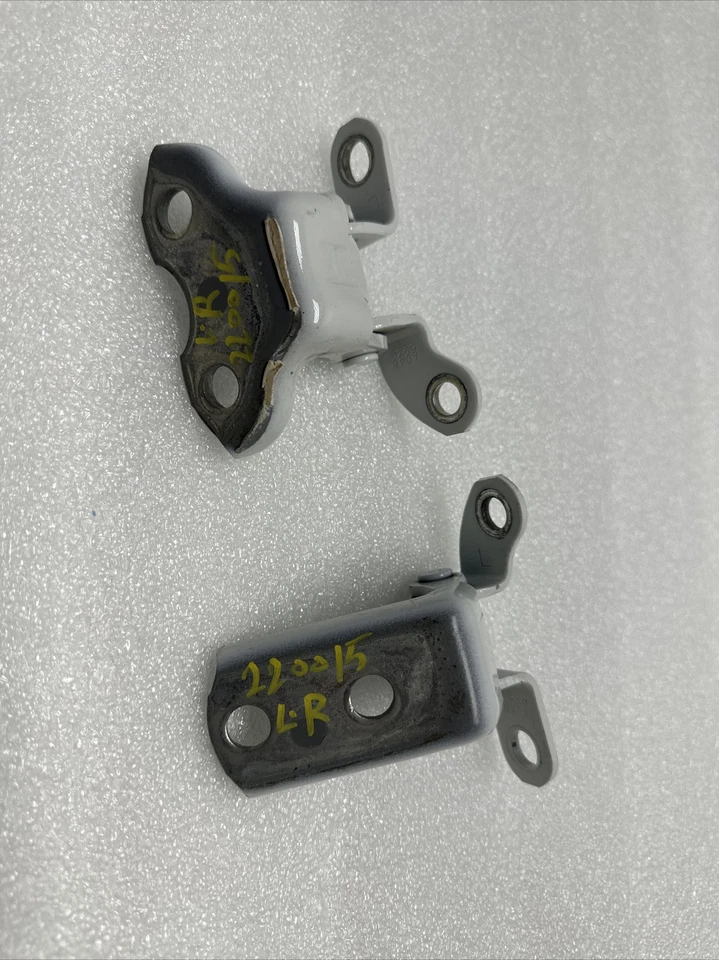 Toyota Prius C 2018-Bisagra de puerta trasera izquierda del lado del conductor superior e inferior OEM Foto 4 de 4