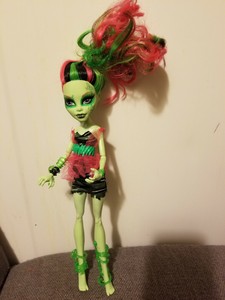monster high zombie shake dolls