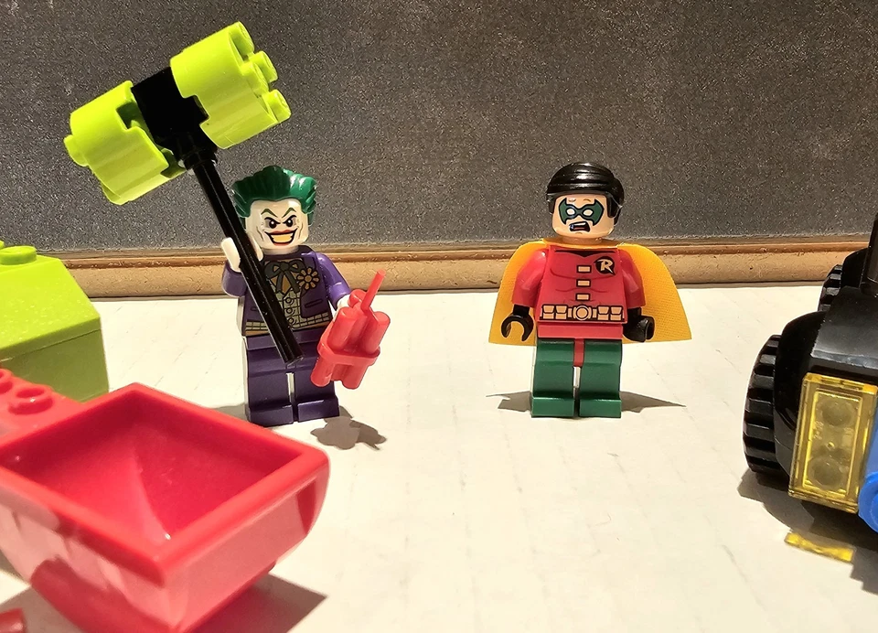 Lego DC Super Heroes The Joker Batman Robin Bat Car Minifigure Set 10672 READ - Image 4 of 4