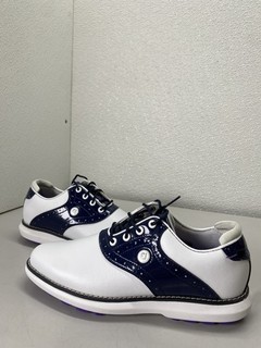 FootJoy Womens Traditions Spikeless Golf Shoes Size 6 M White Navy